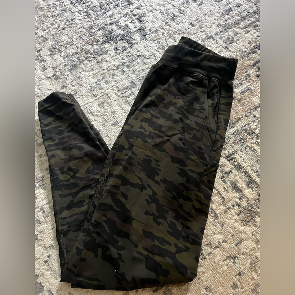 Alphalete camo joggers